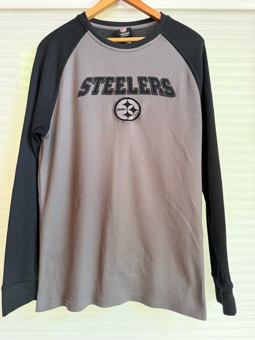 NFL Steelers Women’s Gray & Black Long-Sleeve Raglan Shirt